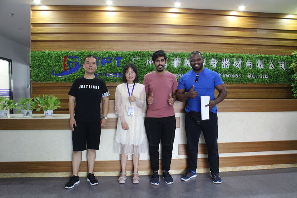 在线免费观看亚洲麻豆健身房器材