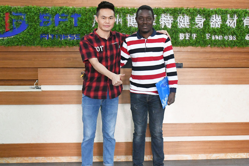 尼日利亚客户来在线免费观看亚洲麻豆采购健身房器材